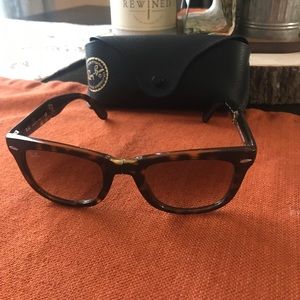 Authentic! RayBan folding wayfarer RB4105